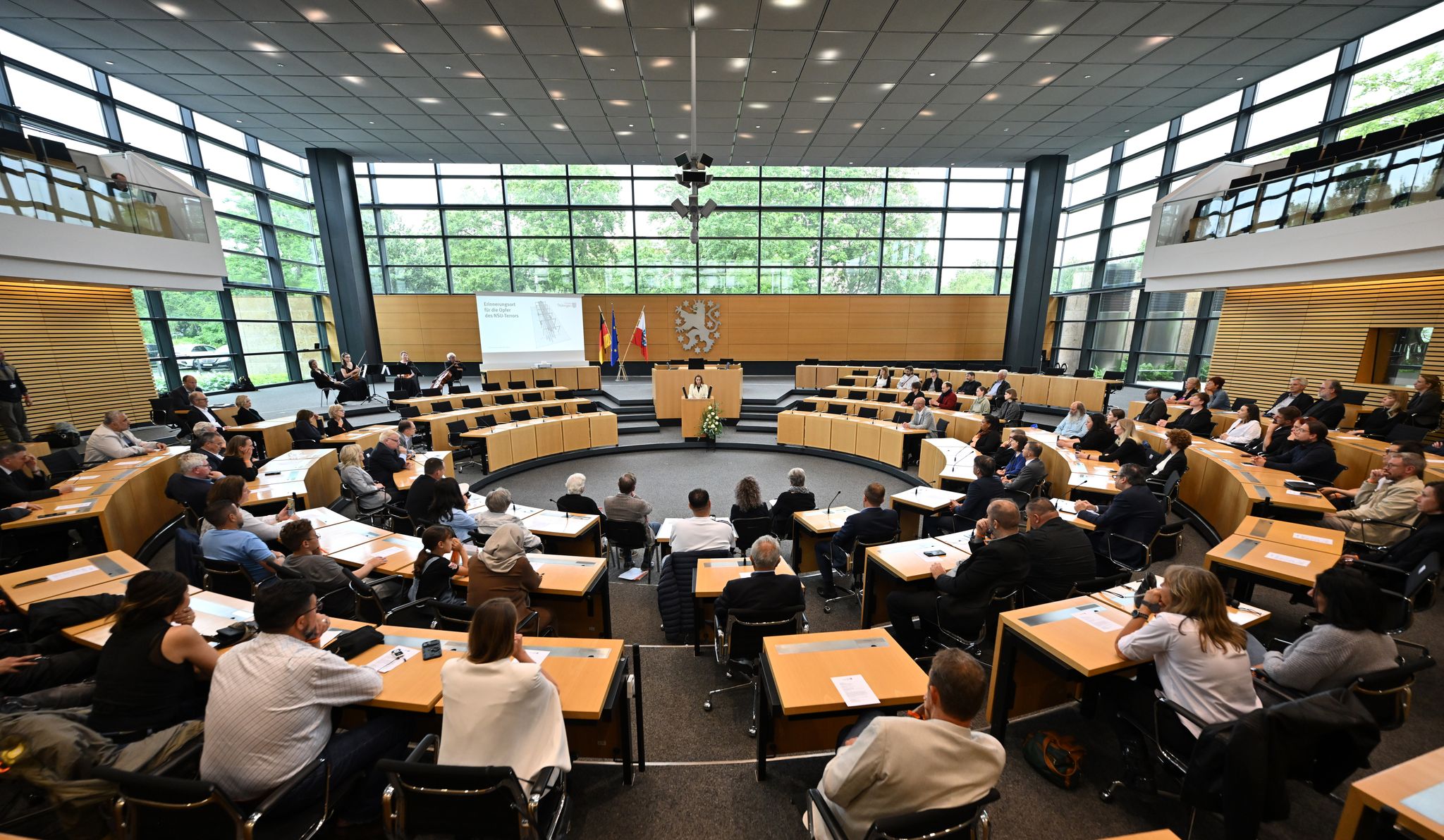 Thringer Landtag 
Thringens Schlerinnen und Schler knnen am Tag der Landtagswahl bei der Juniorwahl ihre Stimme abgeben. (Symbolbild) Martin Schutt/dpa