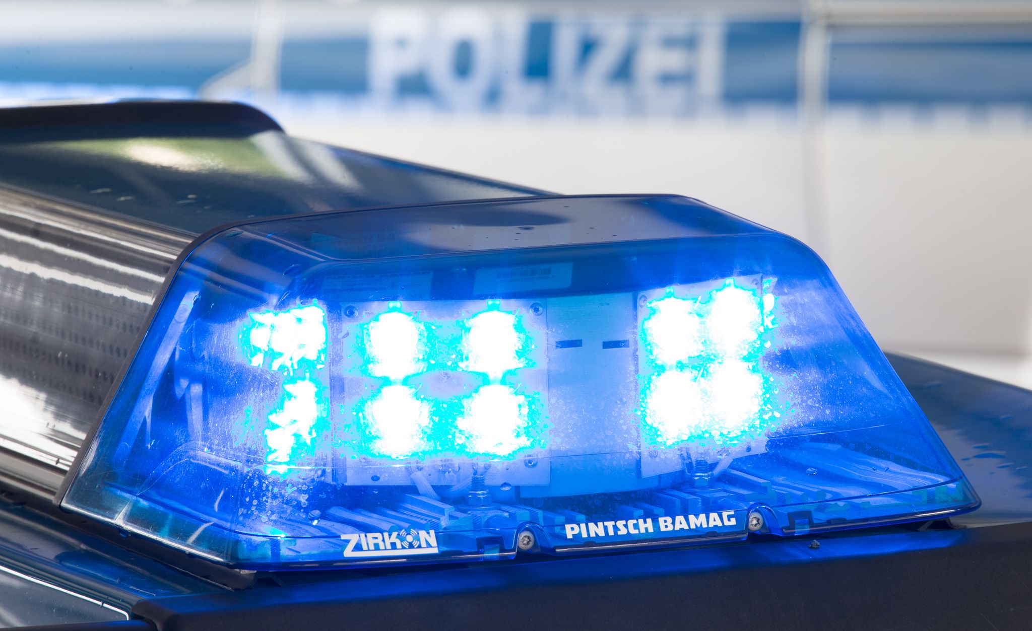 Polizei - Symbolbild 
Ein Alkoholtest bei dem Autofahrer ergab einen Wert von 2,16 Promille. Friso Gentsch/dpa