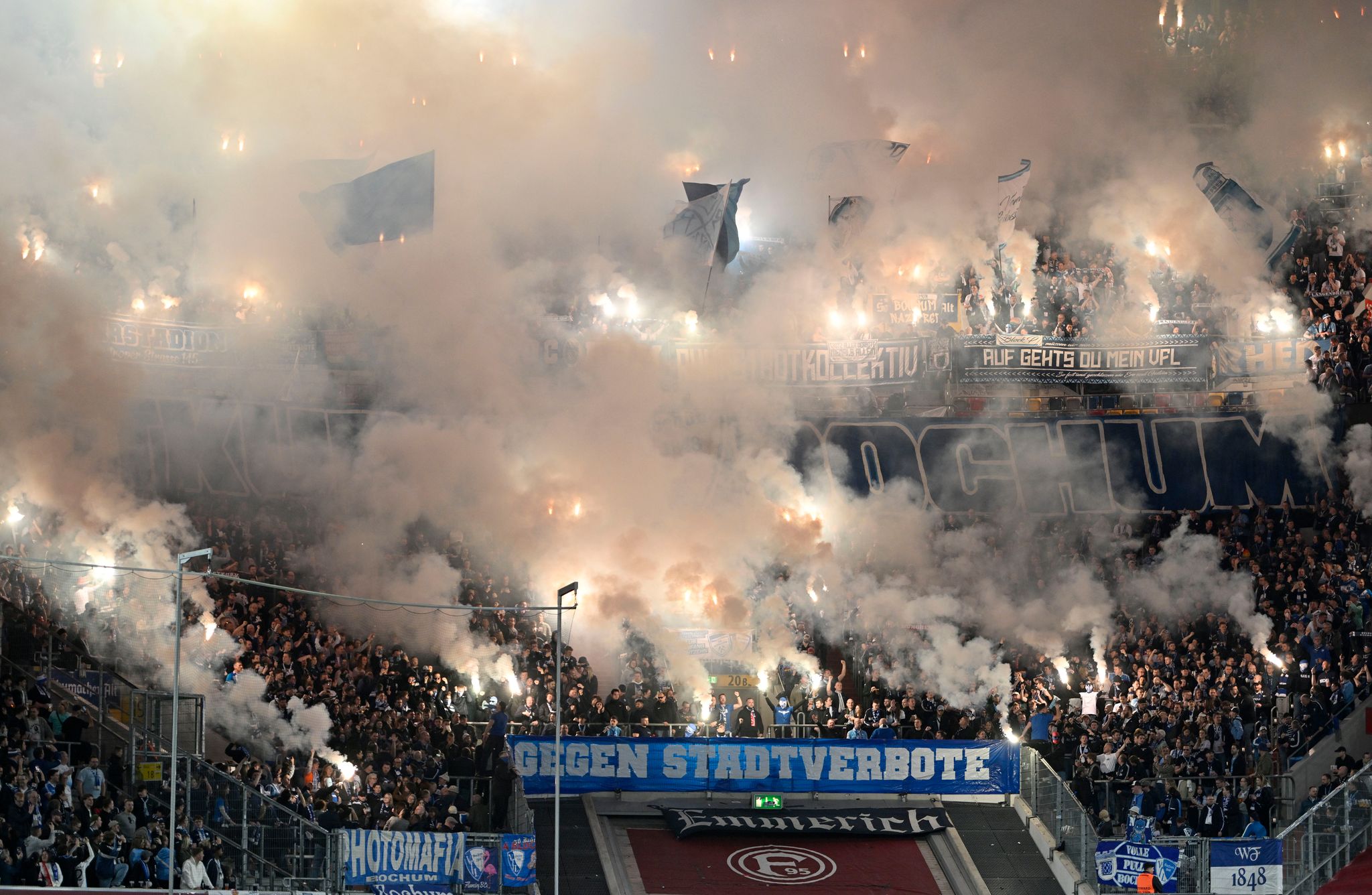 10.000 Fans haben den VfL Bochum nach Düsseldorf begleitet. Die Anreise betrug nur etwa 50 Kilometer.