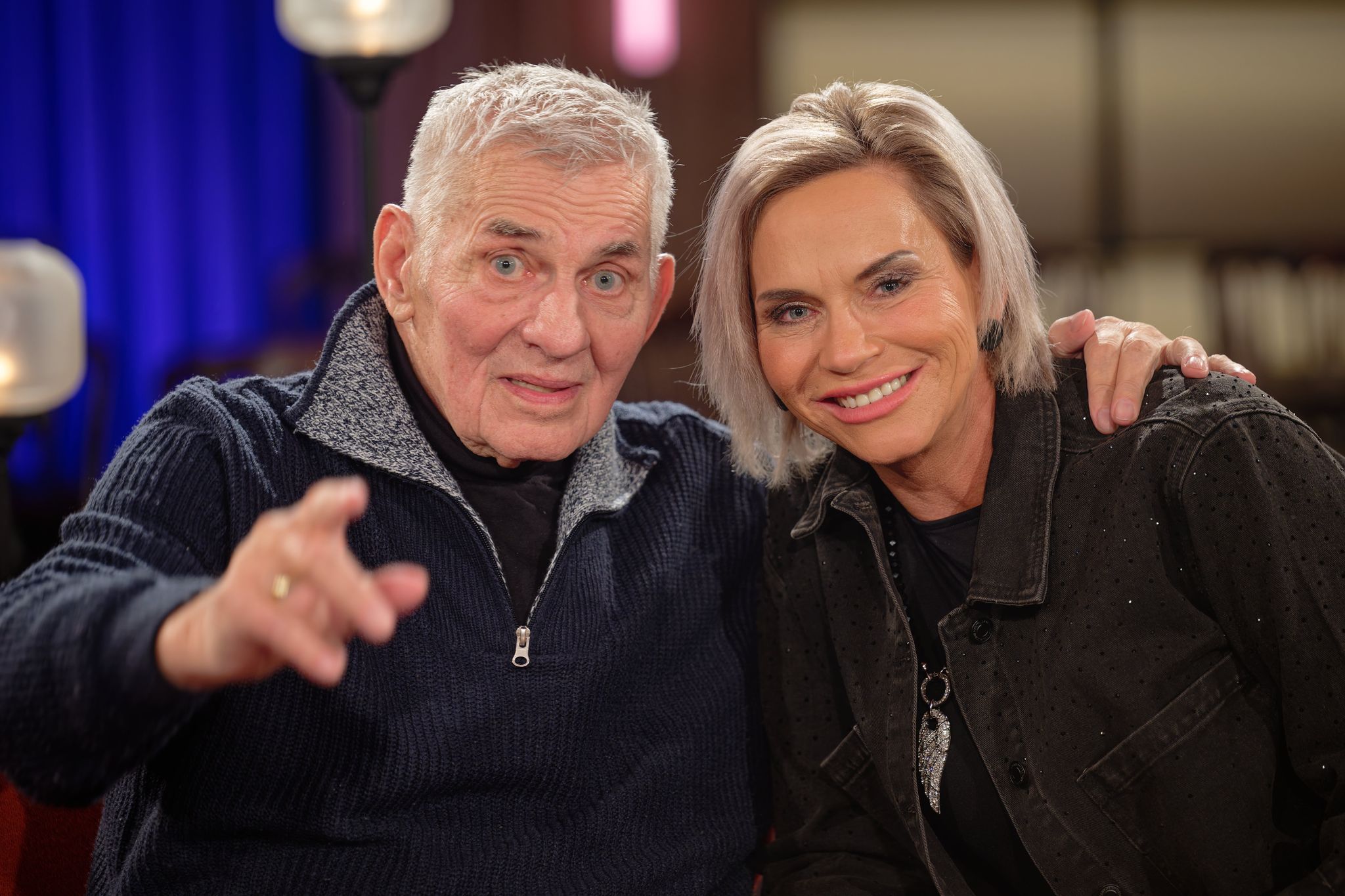 Heinz Hoenig und seine Ehefrau Annika Kärsten-Hoenig bei einem Fototermin im November 2025. (Archivbild)