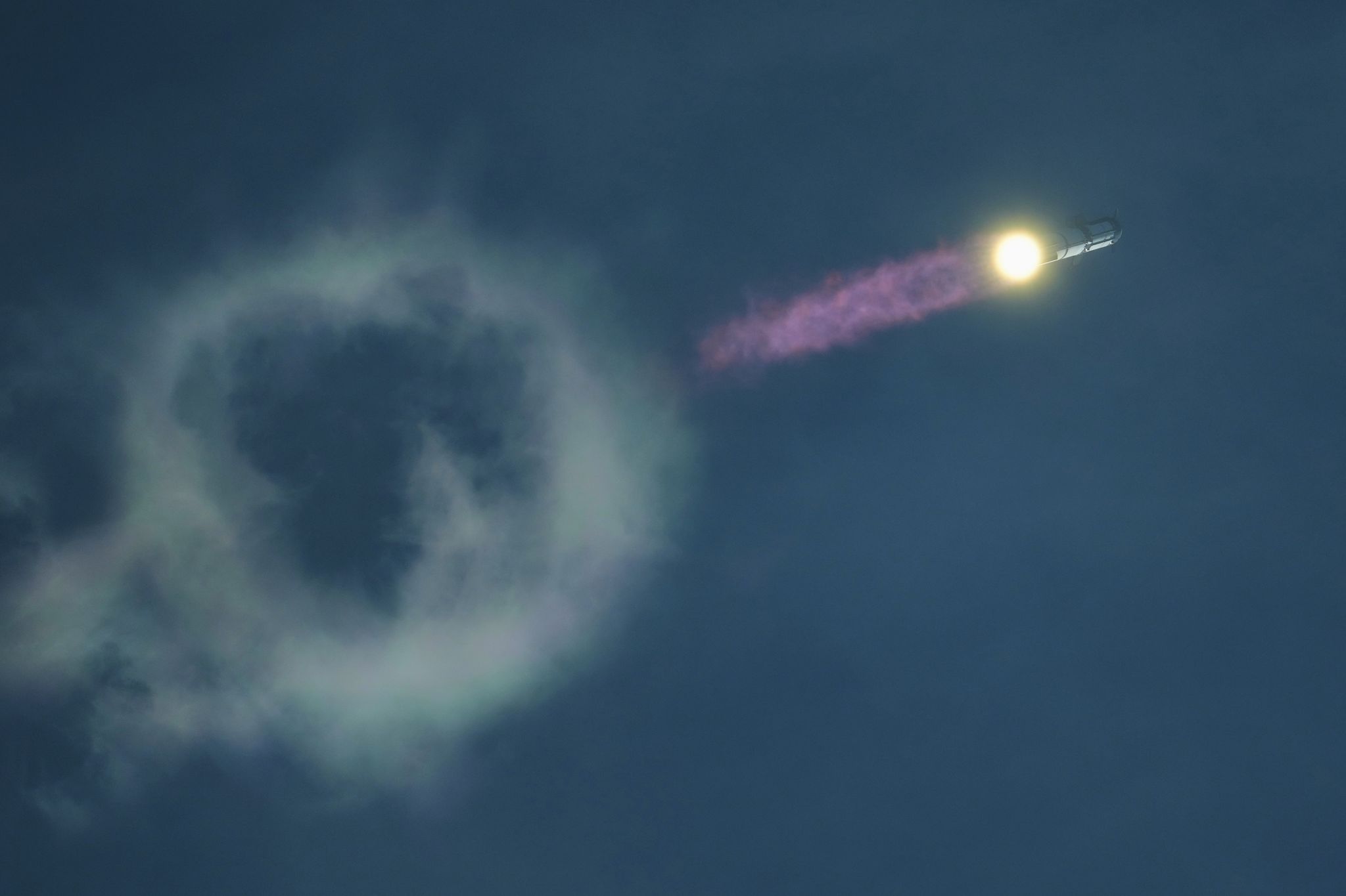Elon Musk ergänzt das Satelliten-Internet Starlink mit Mobilfunk-Frequenzen in den USA. (Archivbild)